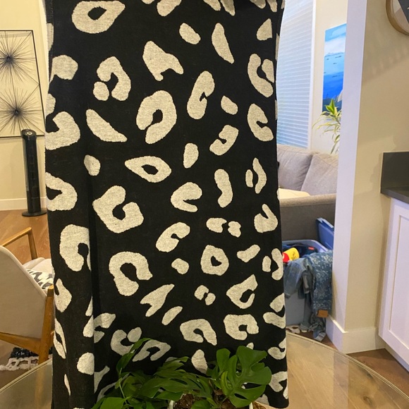 Stylish Black and White Leopard Print Mini Dress - Picture 6 of 7